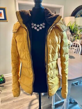 Zara Women’s Yellow Puffer Coat with Hood